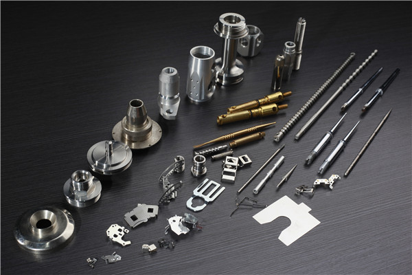 <strong>南京藝匠：CNC精密加工中心的基本組成部分包括哪些？</strong>