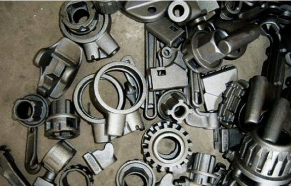 <strong>芯片上游原材料超高純?yōu)R射靶材需求的持續(xù)增長(zhǎng)，超高純金屬材料的濺射靶材以及半導(dǎo)體產(chǎn)業(yè)裝備機(jī)臺(tái)的關(guān)鍵零部件</strong>