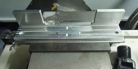 <strong>南京精密機械加工有多牛逼？這個盤子里有5000多個零件。</strong>