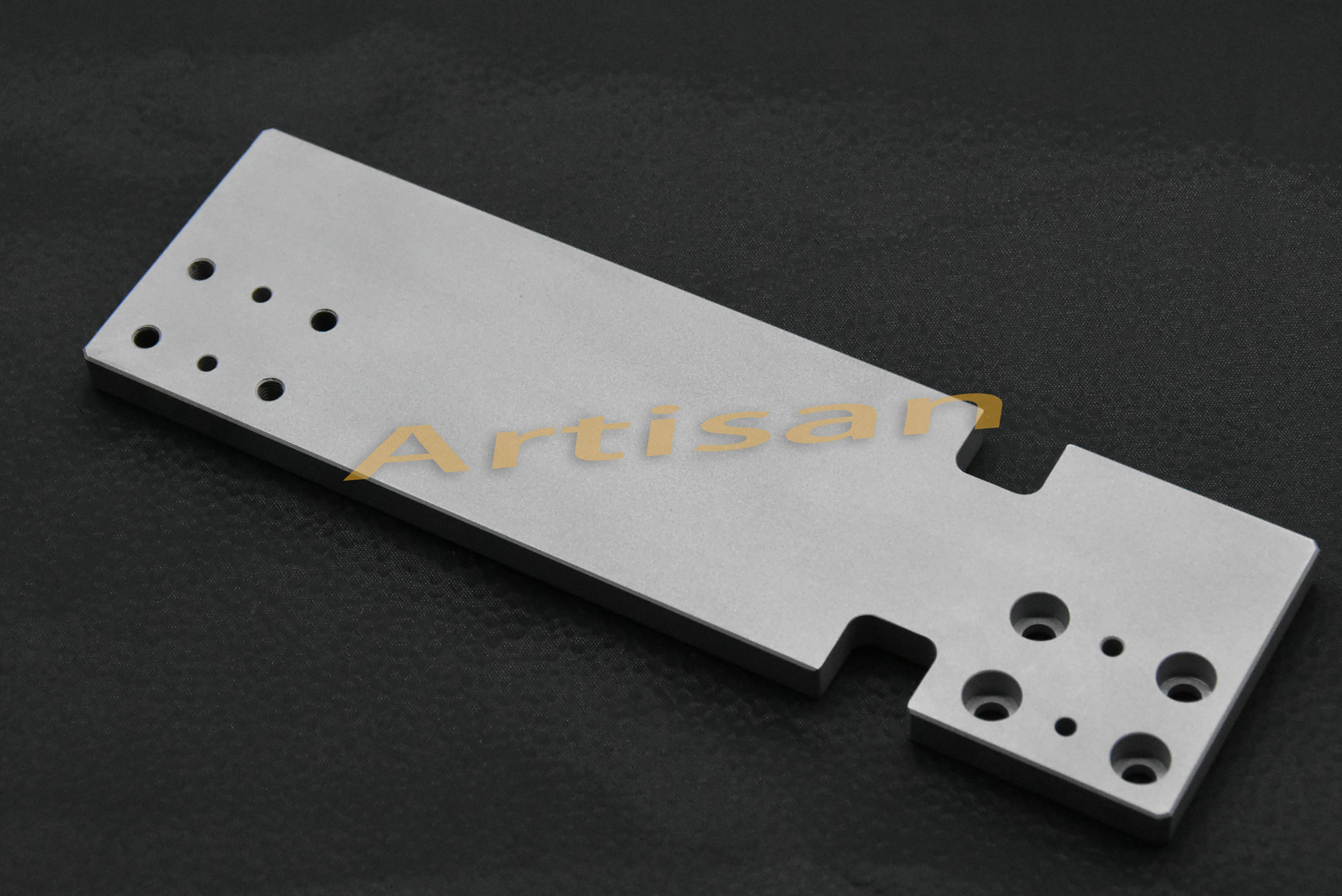 <strong>電子類(lèi)精密加工：橫板</strong>